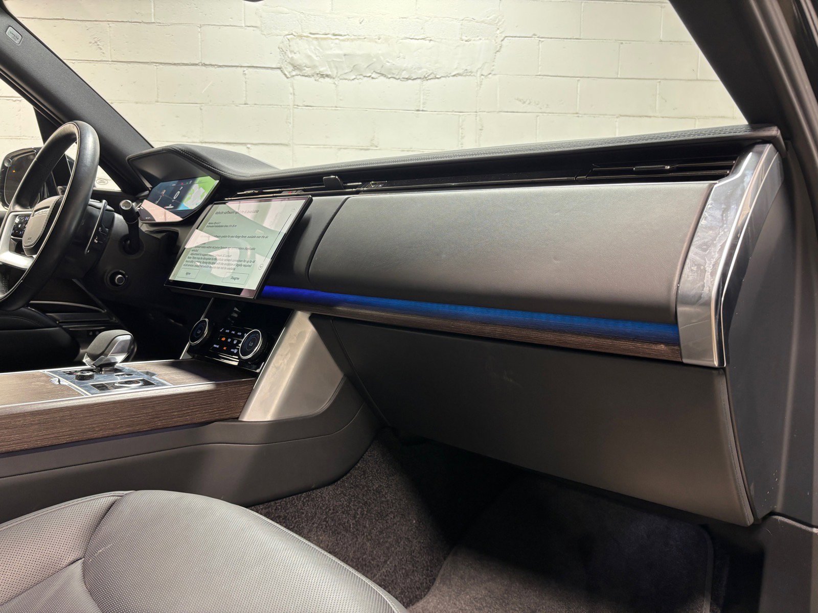 Used 2023 Land Rover Range Rover SE image 29