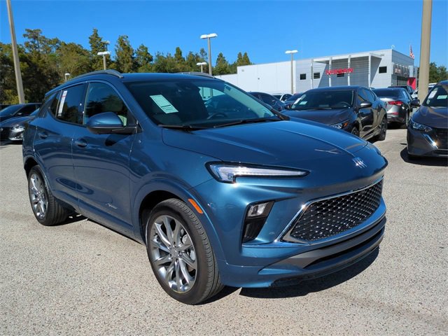 Used 2025 Buick Encore GX Avenir w/ Avenir Technology Package image 2