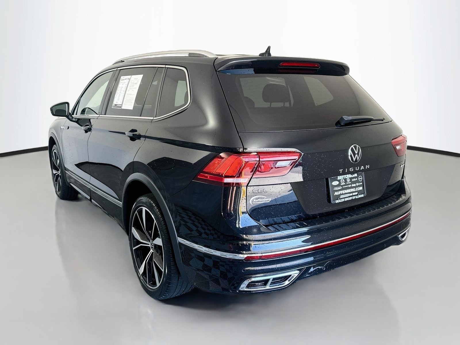 Used 2022 Volkswagen Tiguan SEL R-Line AWD/4WD image 5