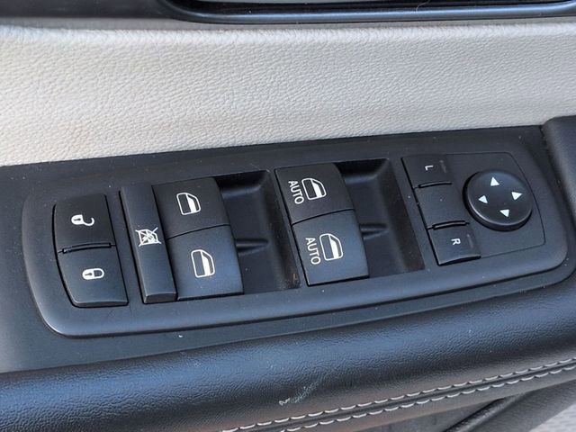 Used 2024 Chrysler Pacifica Touring-L image 15