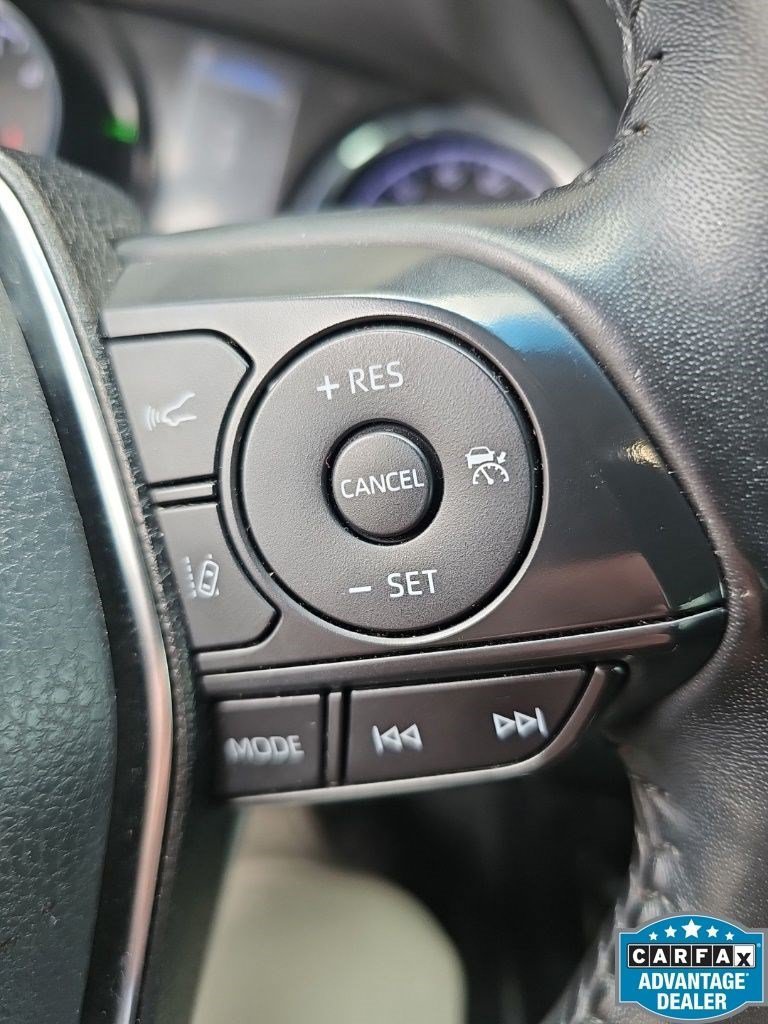 Used 2020 Toyota Camry SE w/ Audio Package FWD image 5