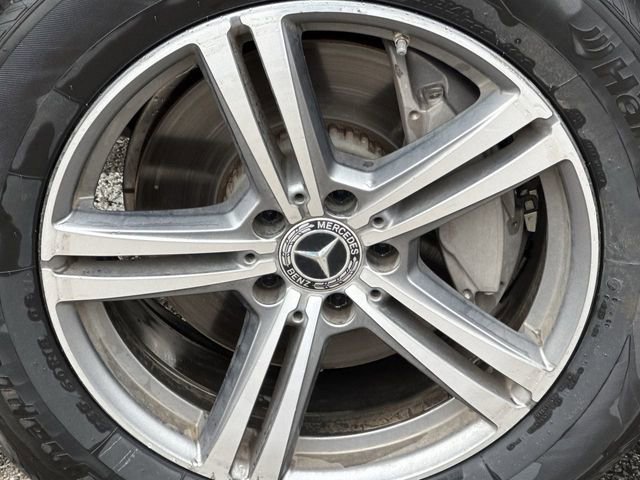 Used 2020 Mercedes-Benz GLC 300 4MATIC w/ Multimedia Package image 33