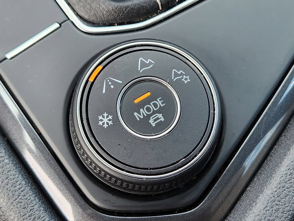 Used 2022 Volkswagen Tiguan SE AWD/4WD image 27