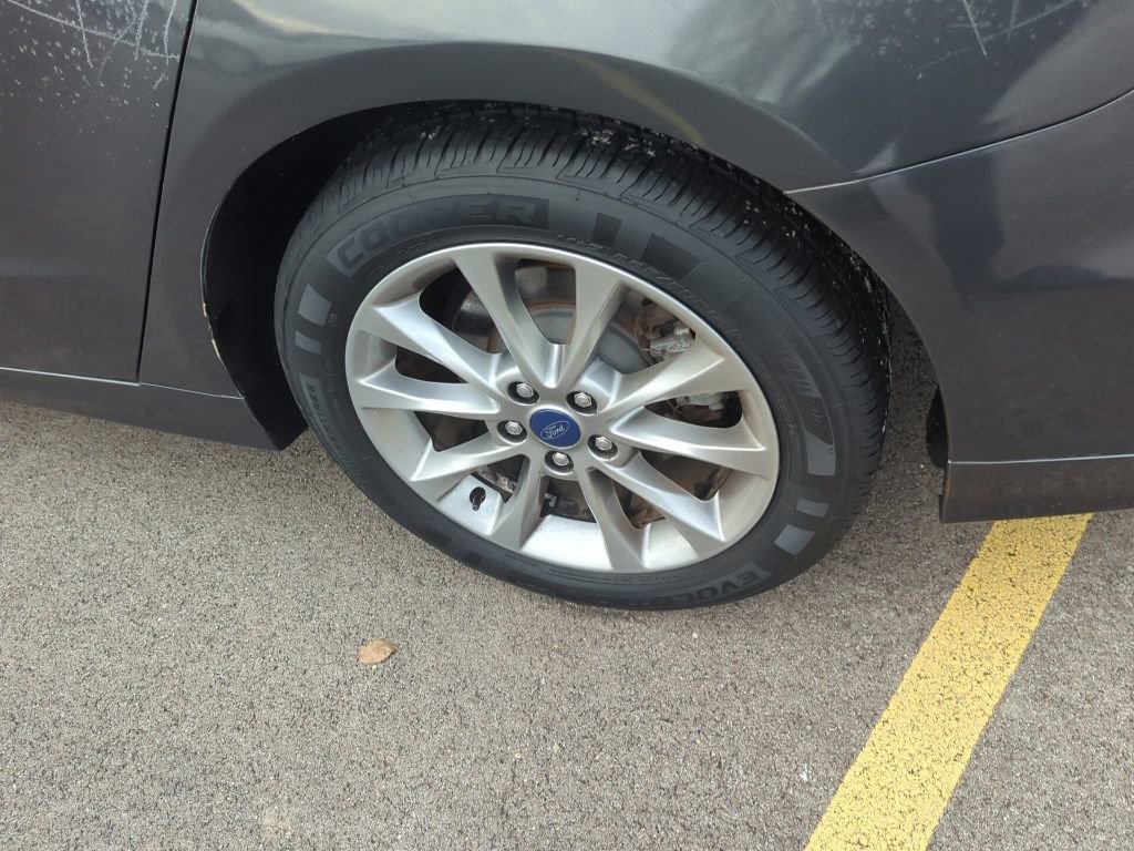 Used 2017 Ford Fusion SE image 5