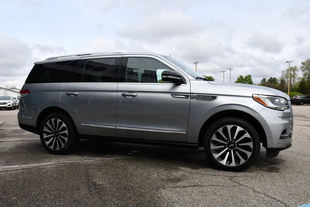 Used 2022 Lincoln Navigator Reserve AWD/4WD image 8