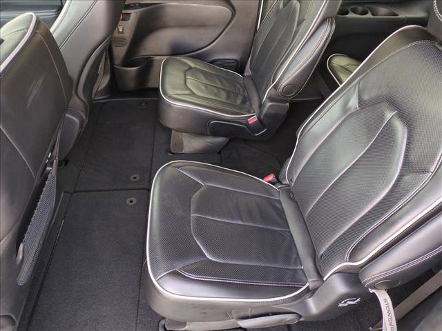 Used 2025 Chrysler Pacifica Limited image 19