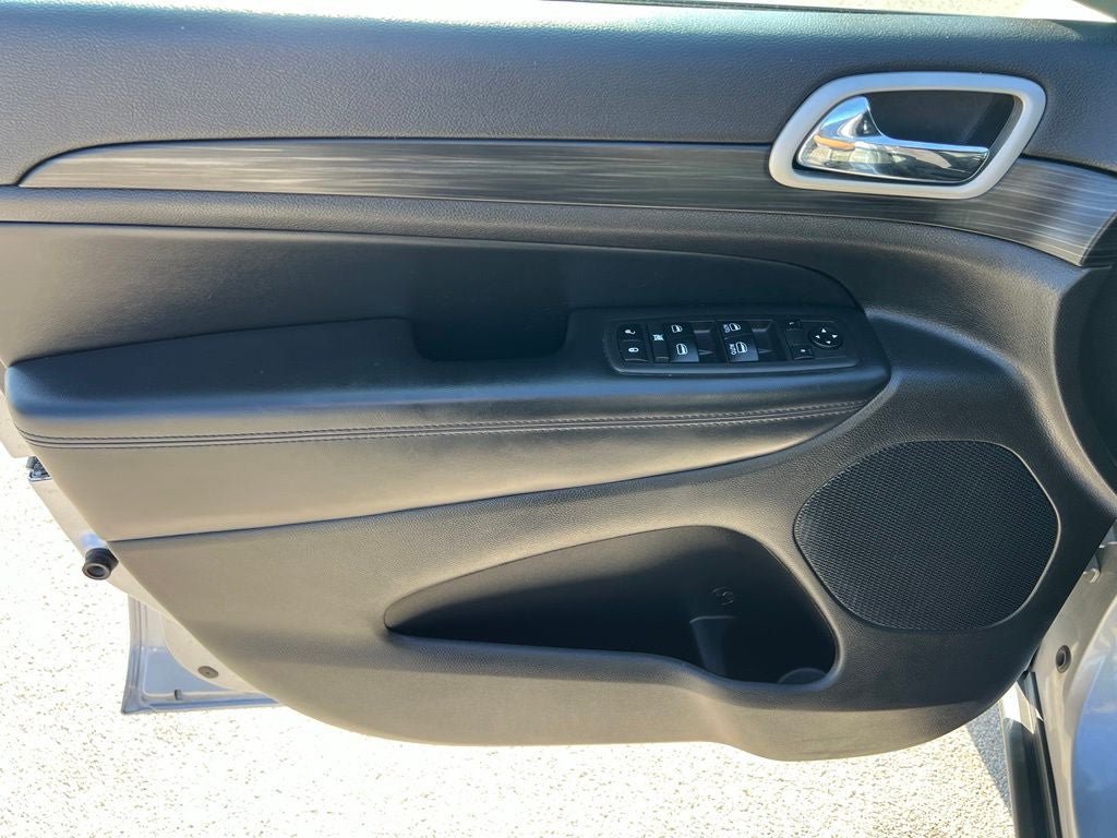 Used 2021 Jeep Grand Cherokee Laredo RWD image 14