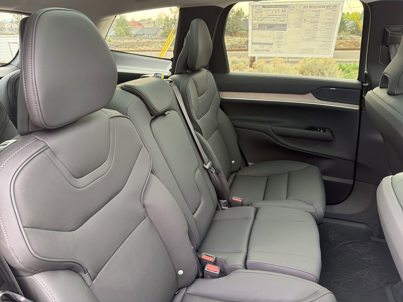 New 2025 Volvo EX90 Plus w/ Protection Package Premier AWD/4WD image 24