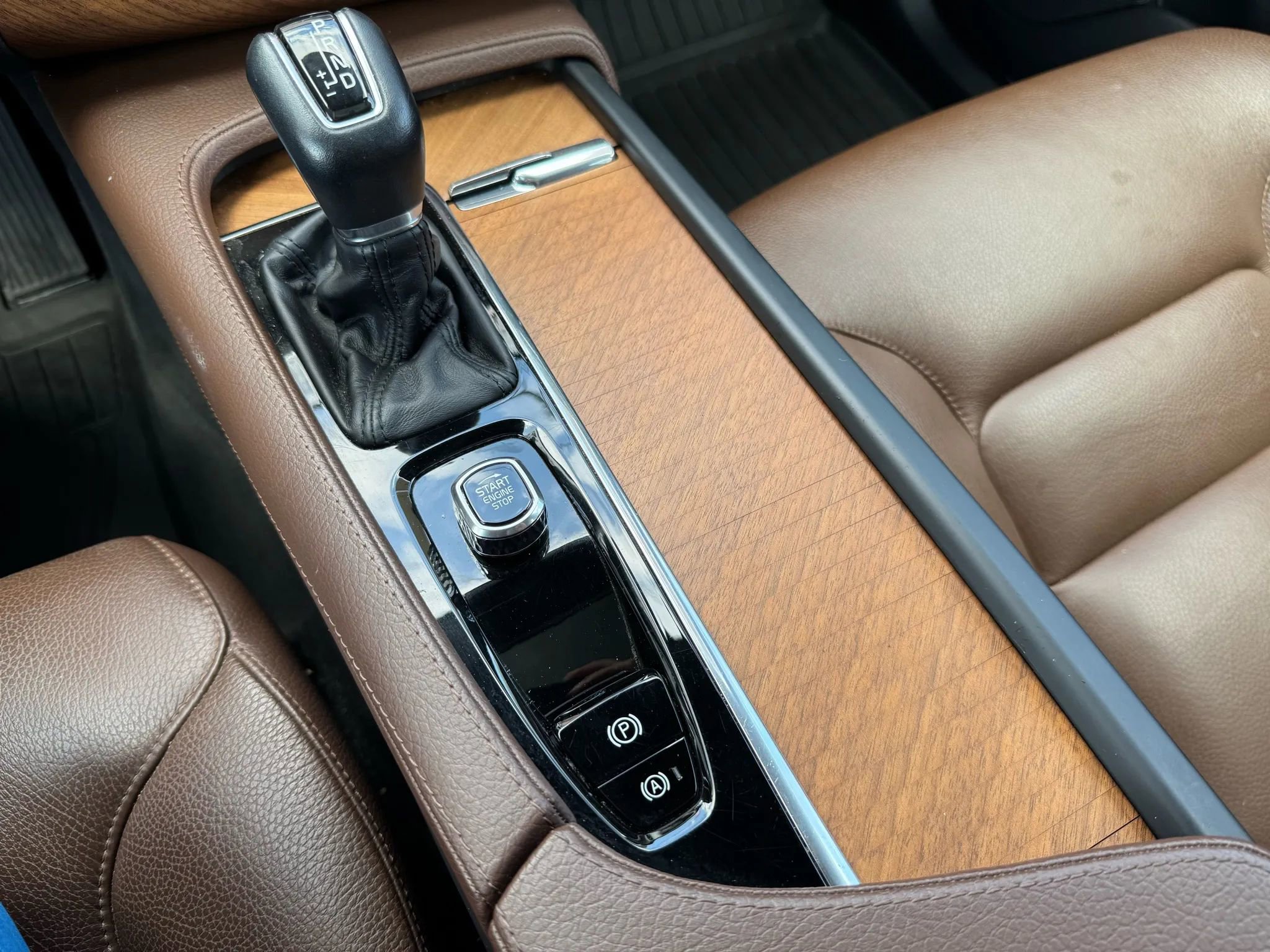 Used 2022 Volvo XC90 T6 Momentum w/ Advanced Package image 52