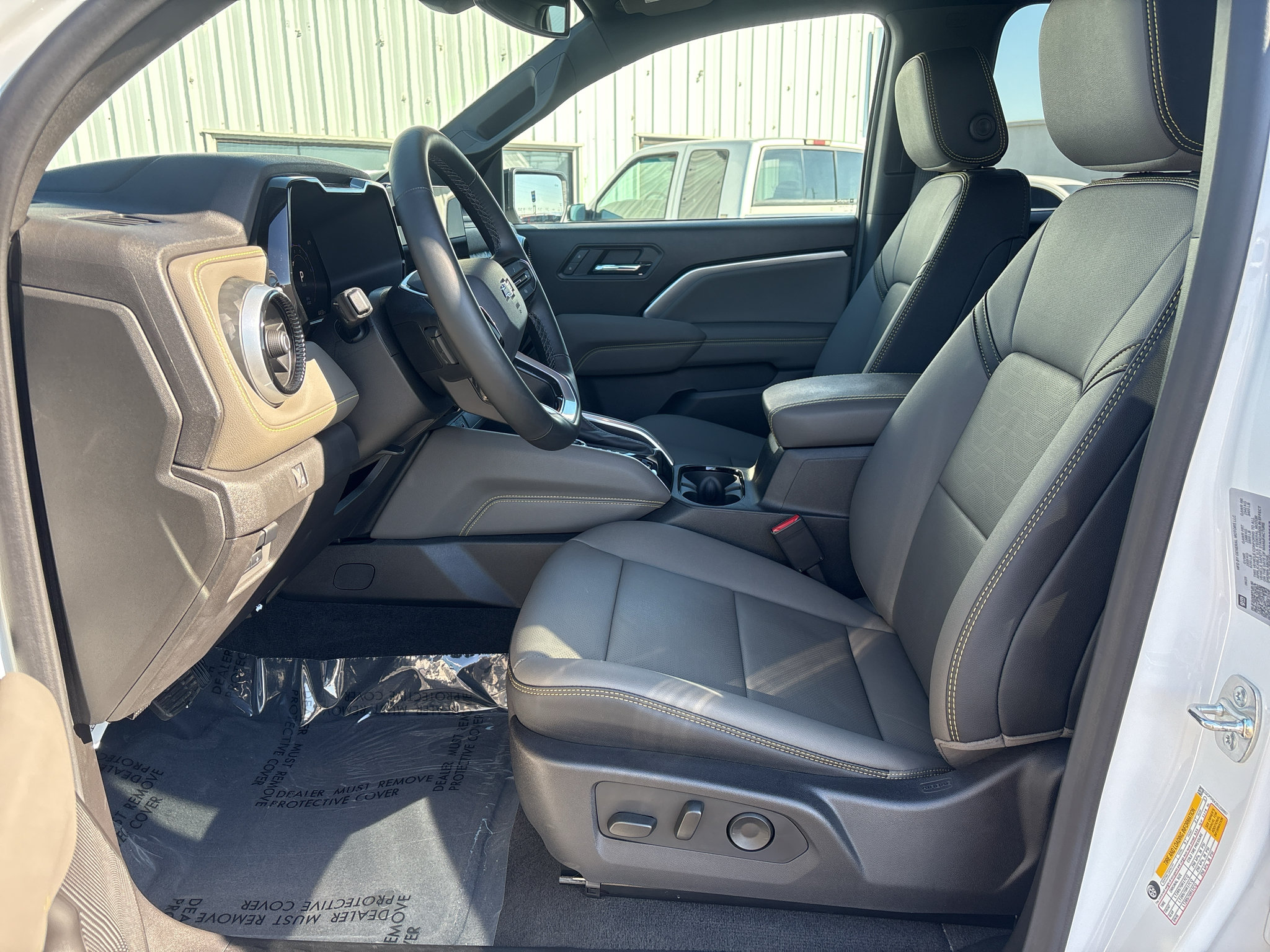 Used 2025 Chevrolet Colorado ZR2 w/ Midnight Edition AWD/4WD image 12