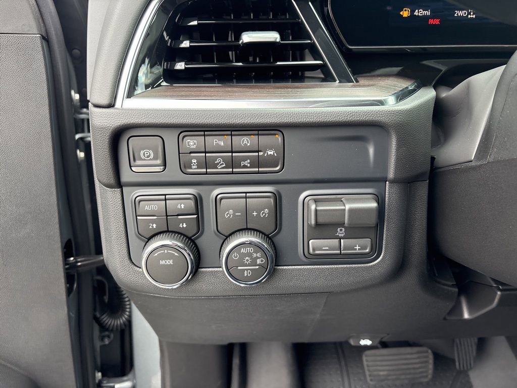 New 2026 Chevrolet Suburban LT w/ Comfort Package image 18