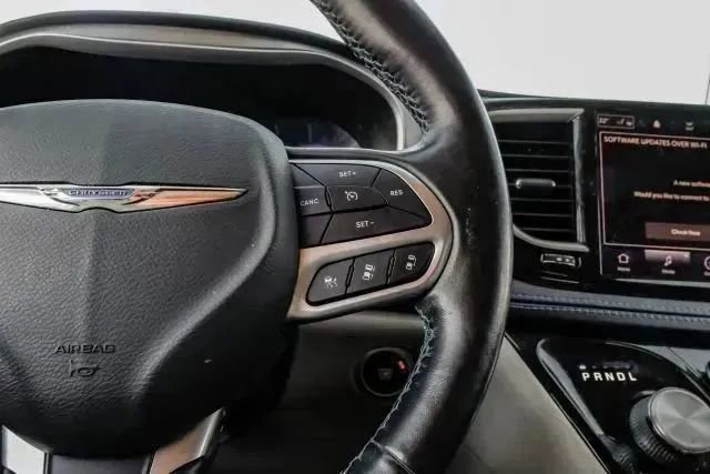 Used 2021 Chrysler Pacifica Touring-L image 20