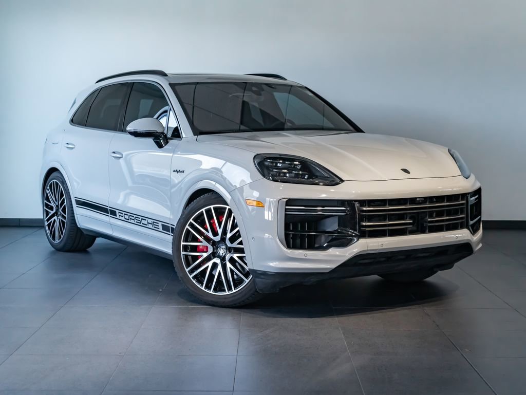 Certified 2025 Porsche Cayenne Turbo image 9