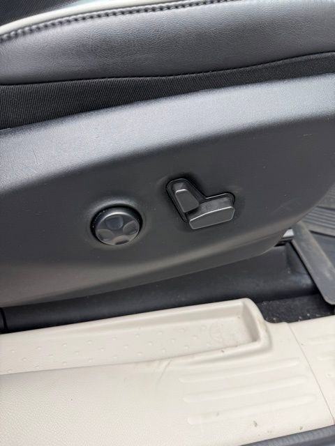 Used 2022 Chrysler Pacifica Limited FWD image 45