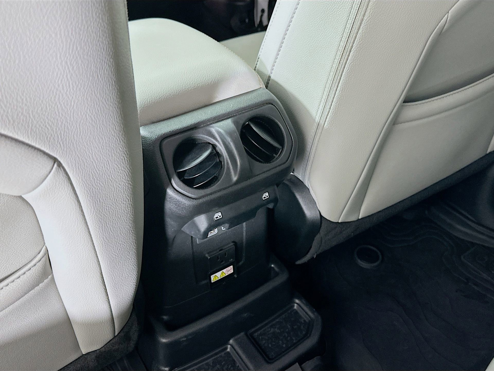 Used 2023 Jeep Wrangler Unlimited Sahara AWD/4WD image 25