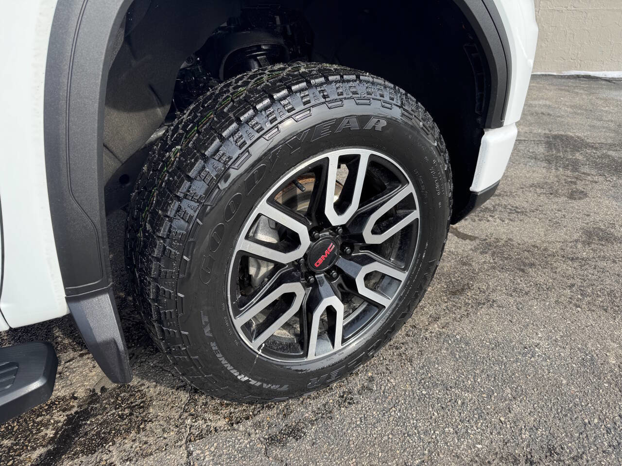 Used 2024 GMC Sierra 1500 AT4 w/ Technology Package image 18