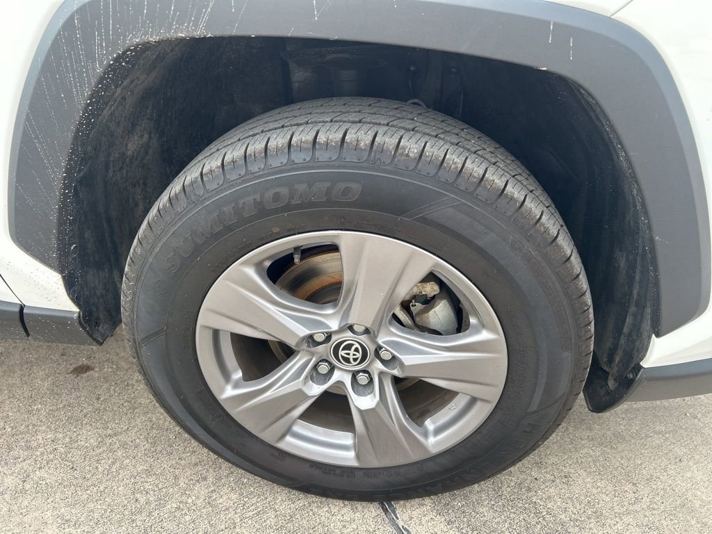 Used 2022 Toyota RAV4 XLE w/ XLE Grade Weather Package image 4