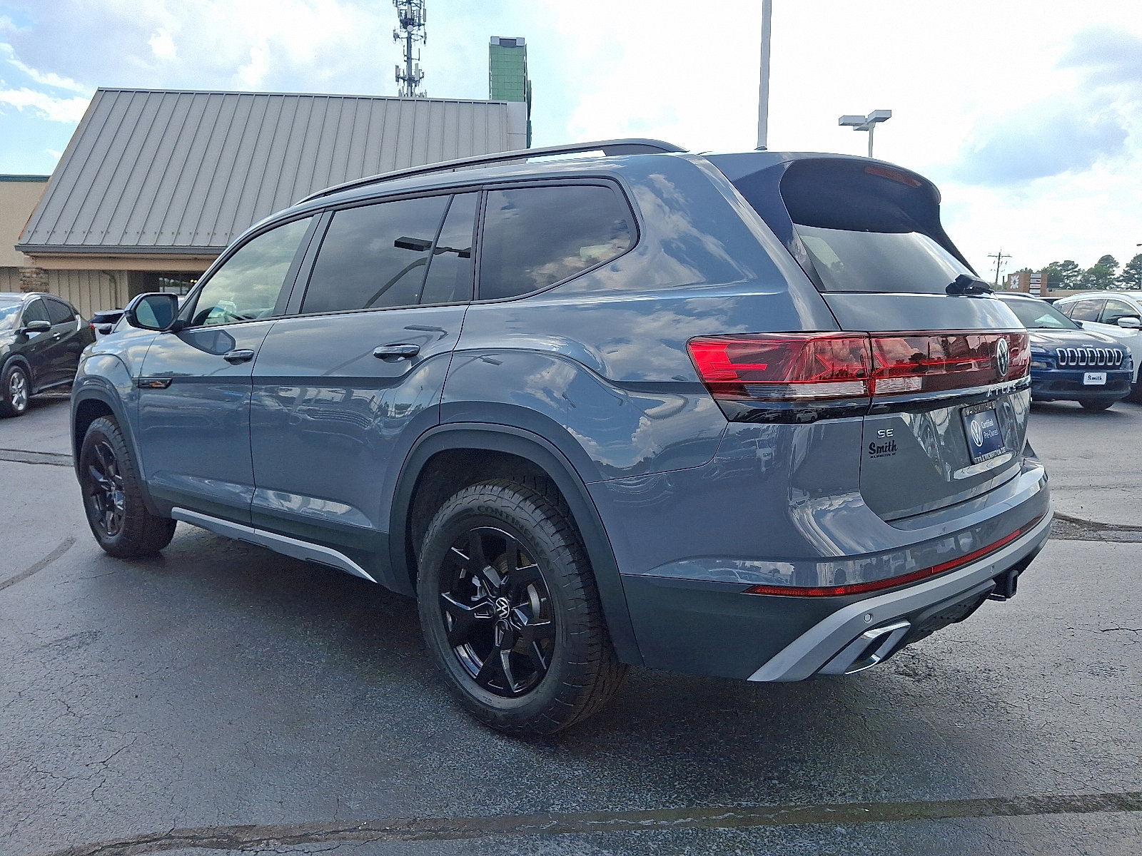 Certified 2025 Volkswagen Atlas Peak Edition SE image 4