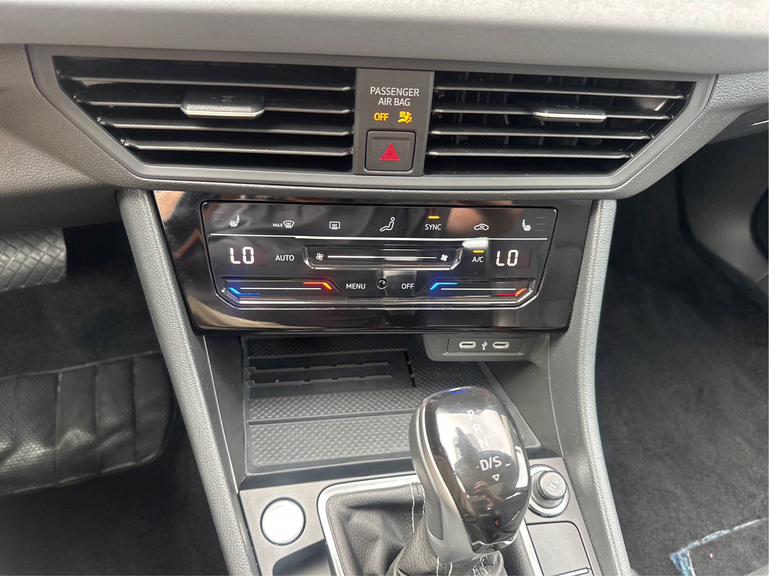 Used 2025 Volkswagen Jetta SE FWD image 31
