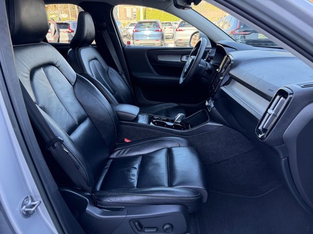 Used 2023 Volvo XC40 B5 Plus image 67