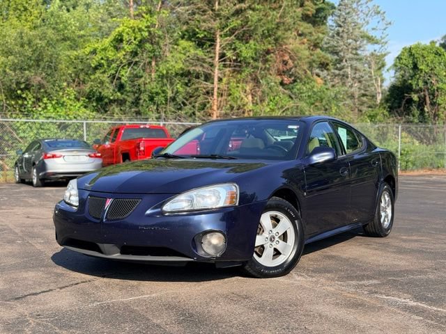 Used 2008 Pontiac Grand Prix w/ Sun And Sound Package FWD image 2
