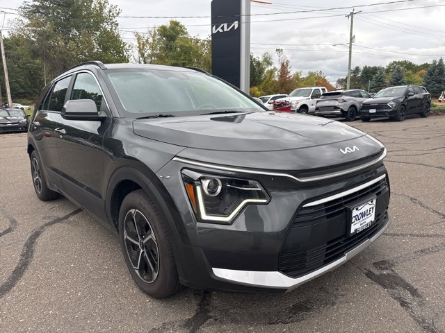 Certified 2025 Kia Niro LX image 1