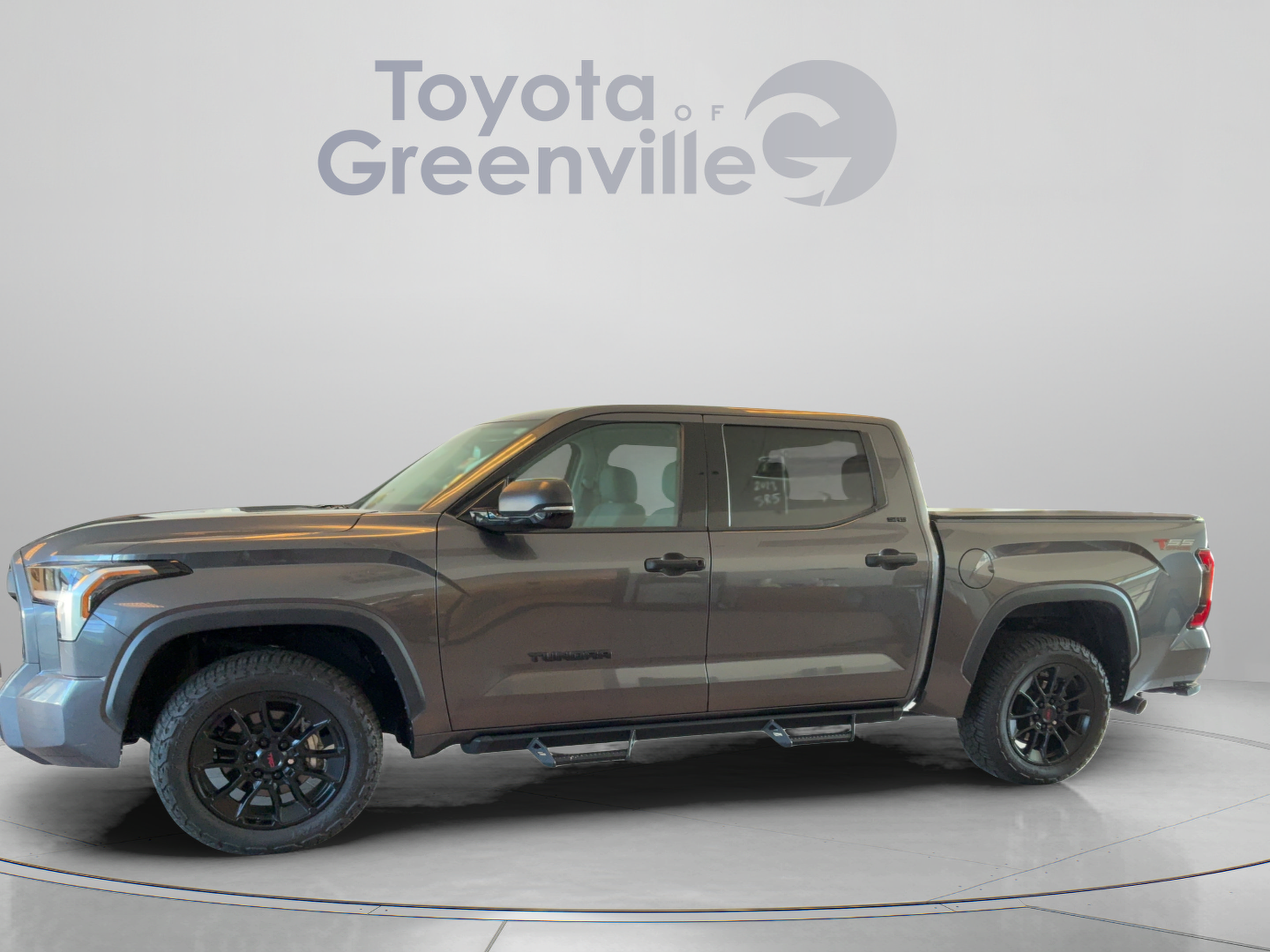 Used 2023 Toyota Tundra SR5 w/ SR5 Convenience Package AWD/4WD image 2
