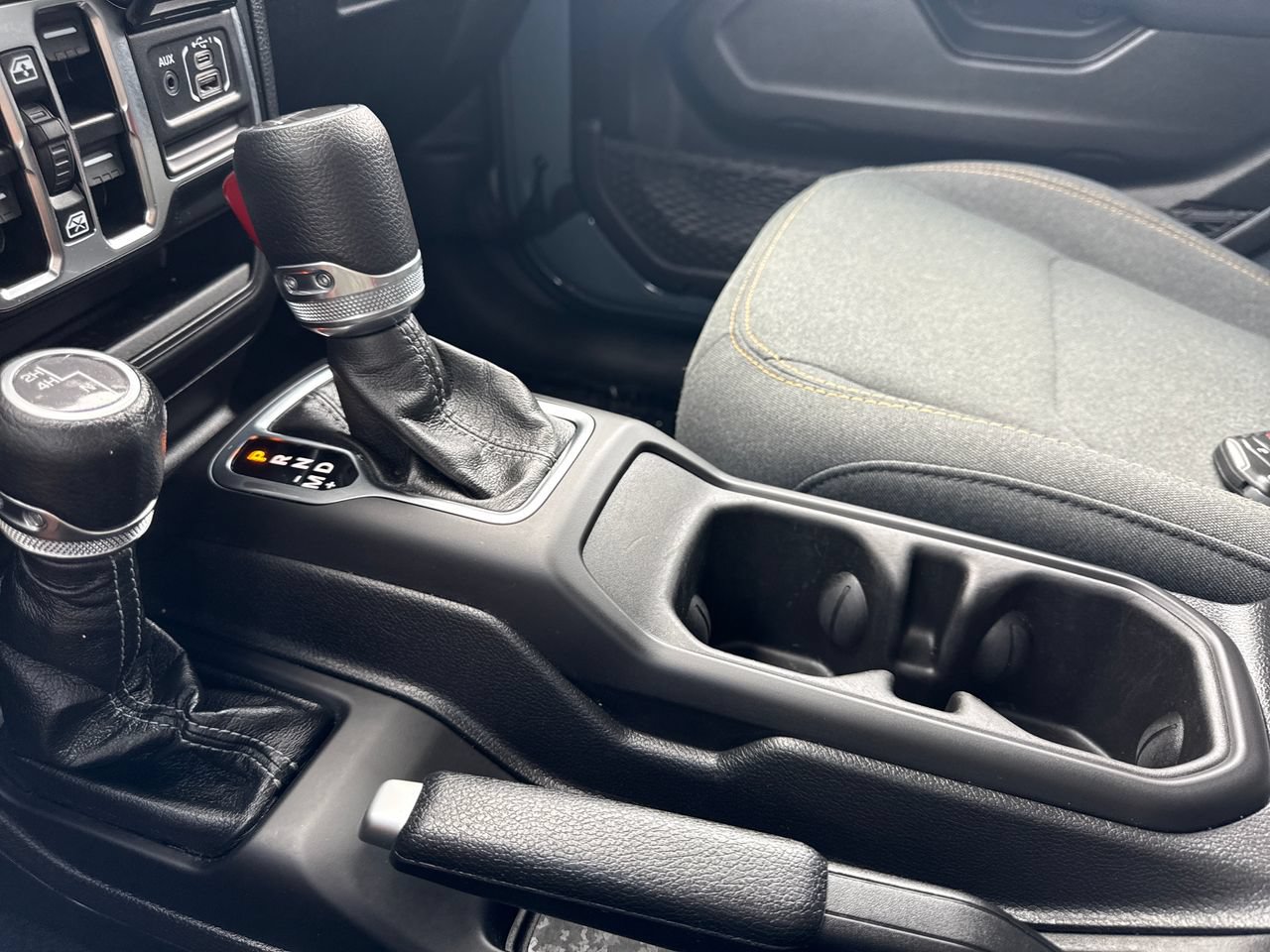 Used 2025 Jeep Gladiator Sport AWD/4WD image 21