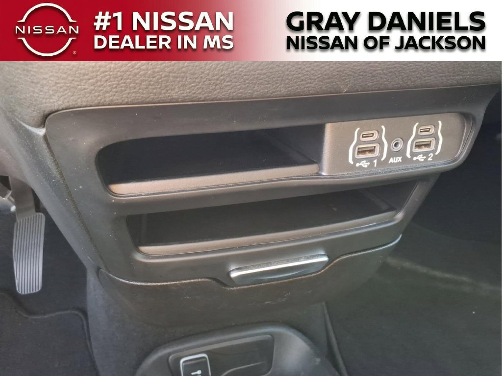Used 2025 Chrysler Pacifica Select FWD image 19