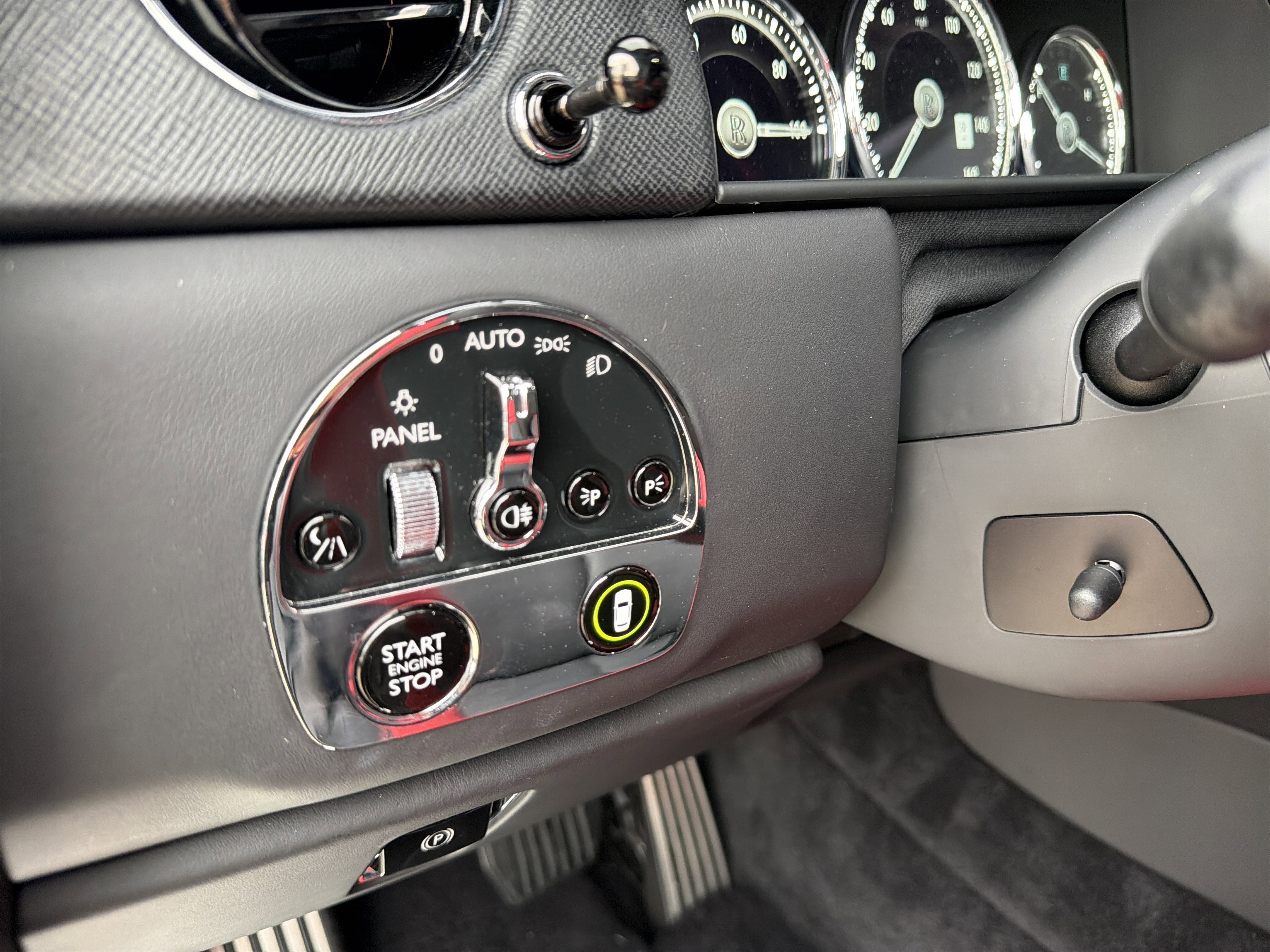 Certified 2023 Rolls-Royce Cullinan w/ Cullinan Package image 17