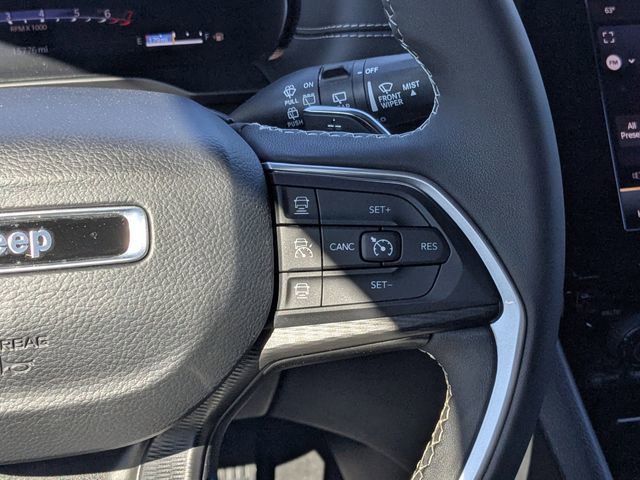 Used 2025 Jeep Grand Cherokee Laredo X RWD image 23