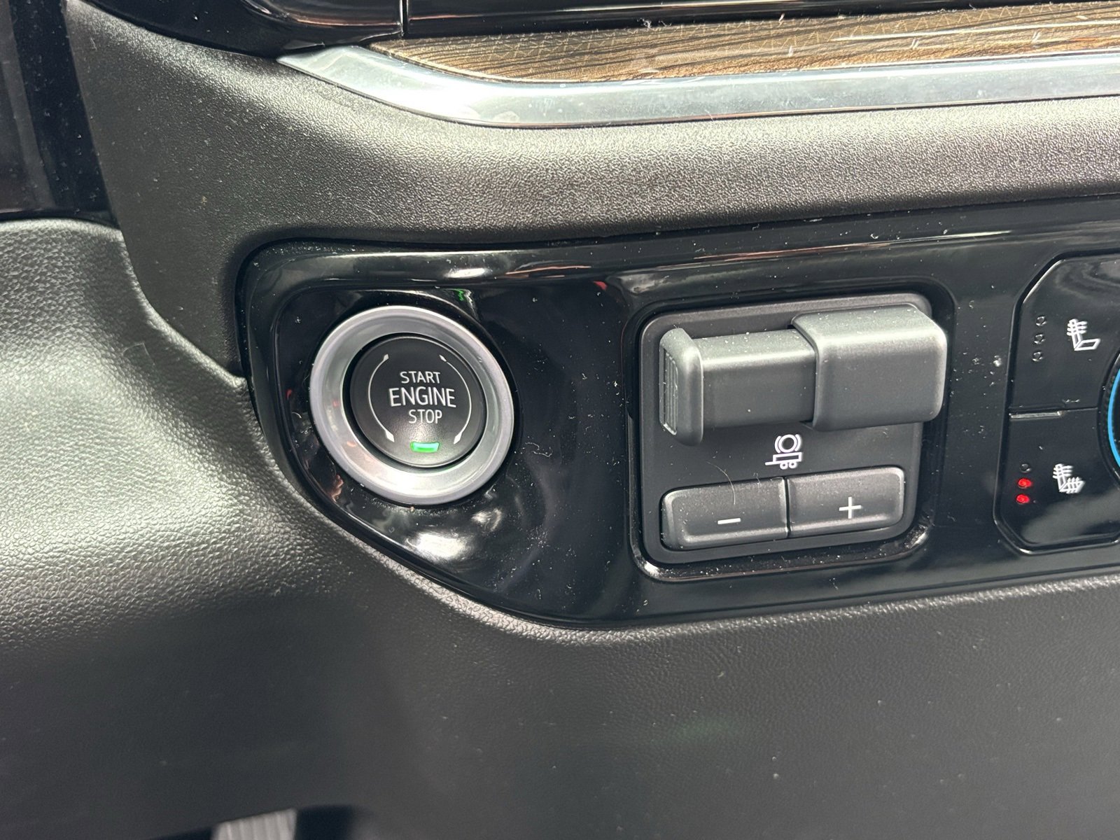 Used 2025 Chevrolet Silverado 1500 LT image 5