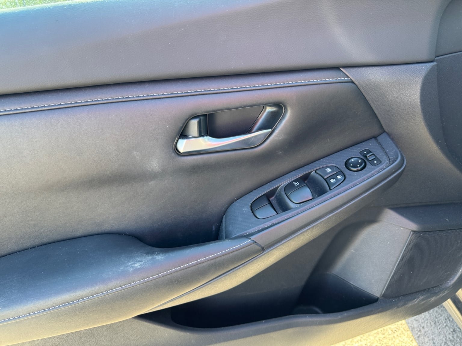 Used 2022 Nissan Sentra SV FWD image 11