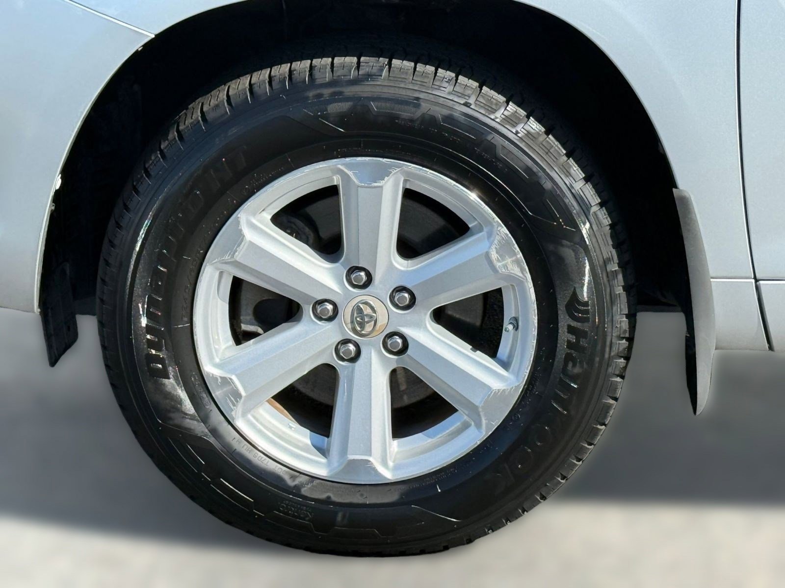 Used 2010 Toyota Highlander Base image 12