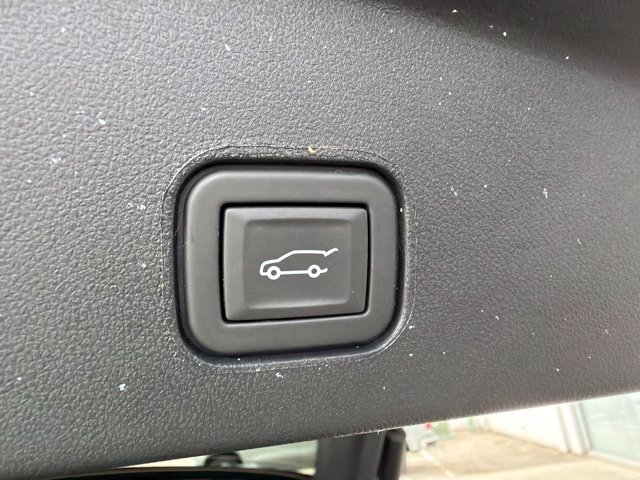 Used 2025 Cadillac Lyriq Luxury AWD/4WD image 14