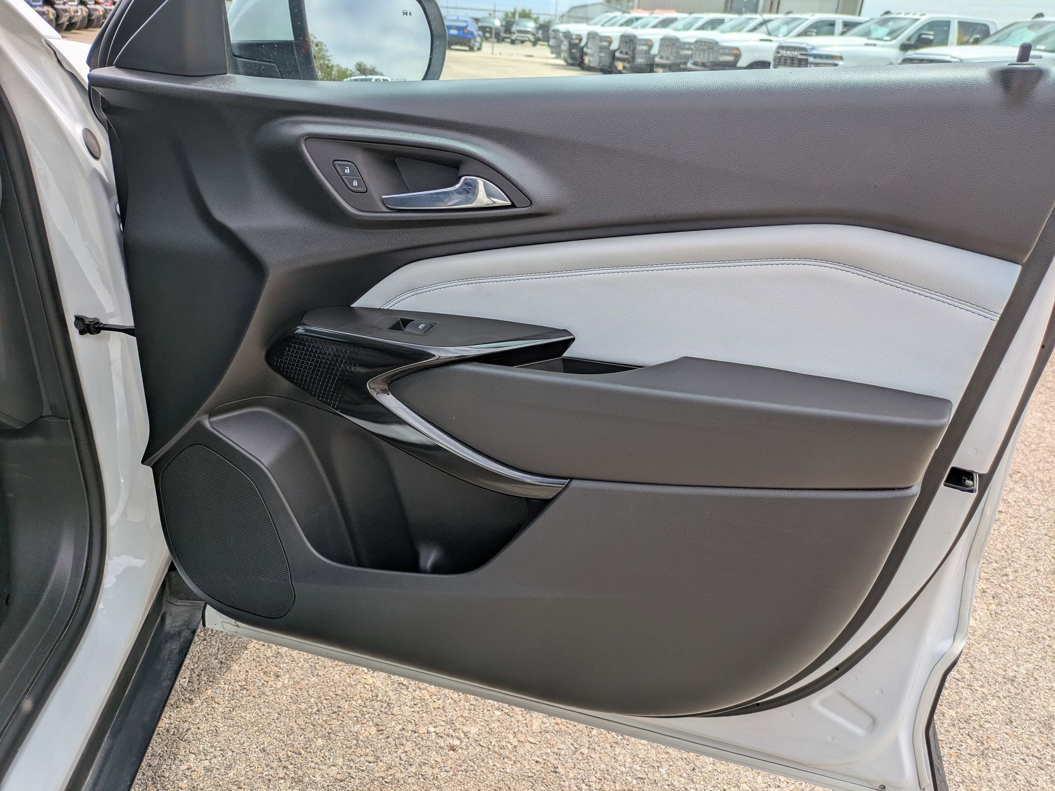 Used 2024 Chevrolet Trax LT w/ Sunroof Package FWD image 29