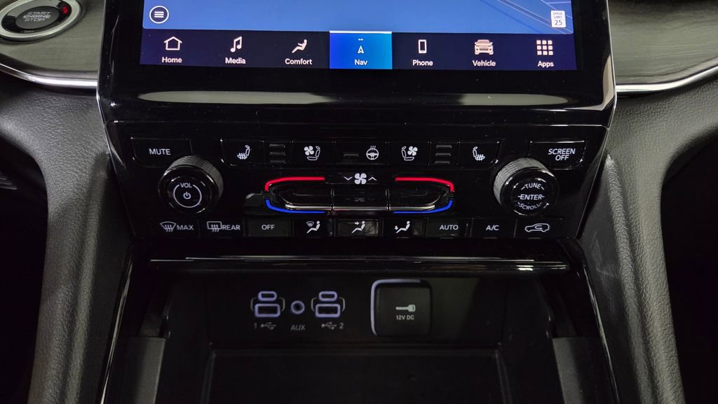 Used 2023 Jeep Grand Cherokee Overland w/ Luxury Tech Group IV AWD/4WD image 26