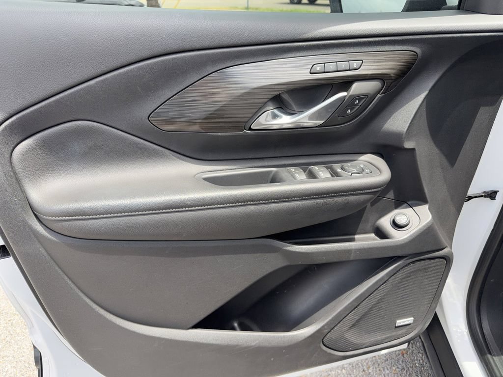 Used 2023 GMC Terrain SLT w/ Infotainment Package II FWD image 12