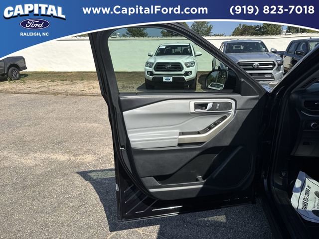 Certified 2022 Ford Explorer XLT w/ Equipment Group 202A image 19