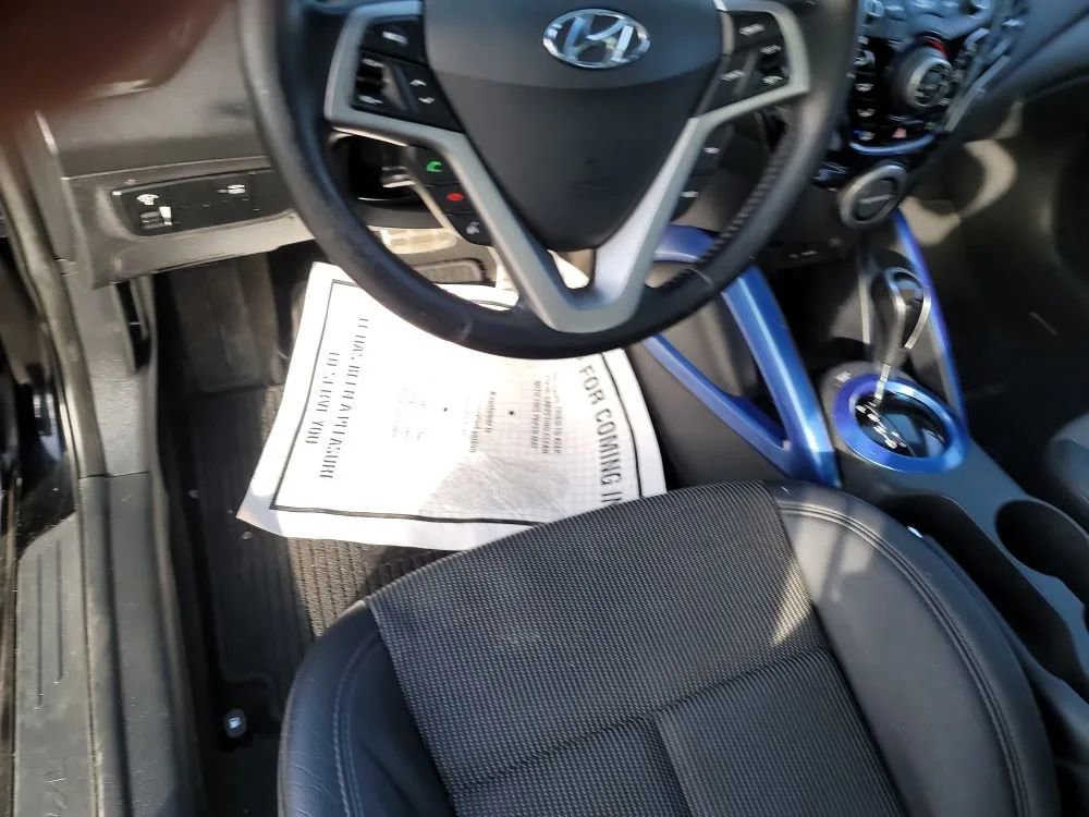 Used 2013 Hyundai Veloster w/ Style Pkg image 36
