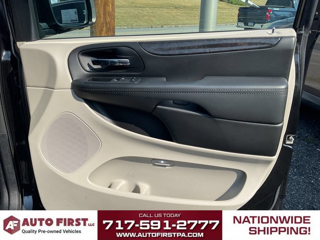 Used 2017 Dodge Grand Caravan SE FWD image 12