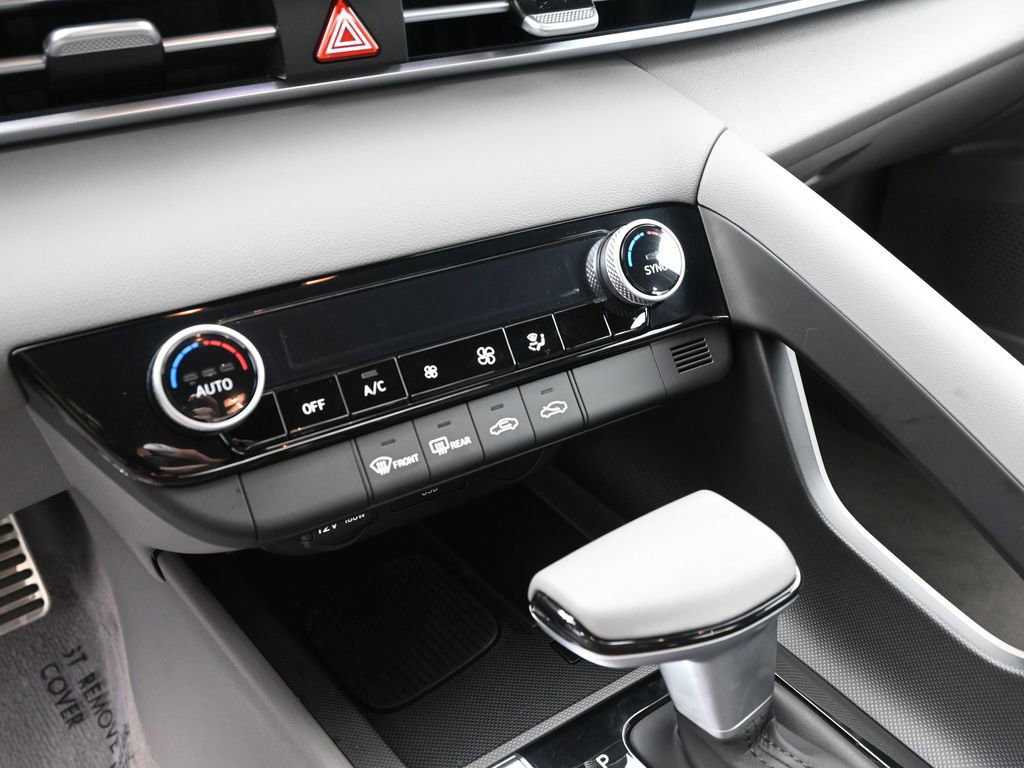Certified 2025 Hyundai Elantra Sport image 16