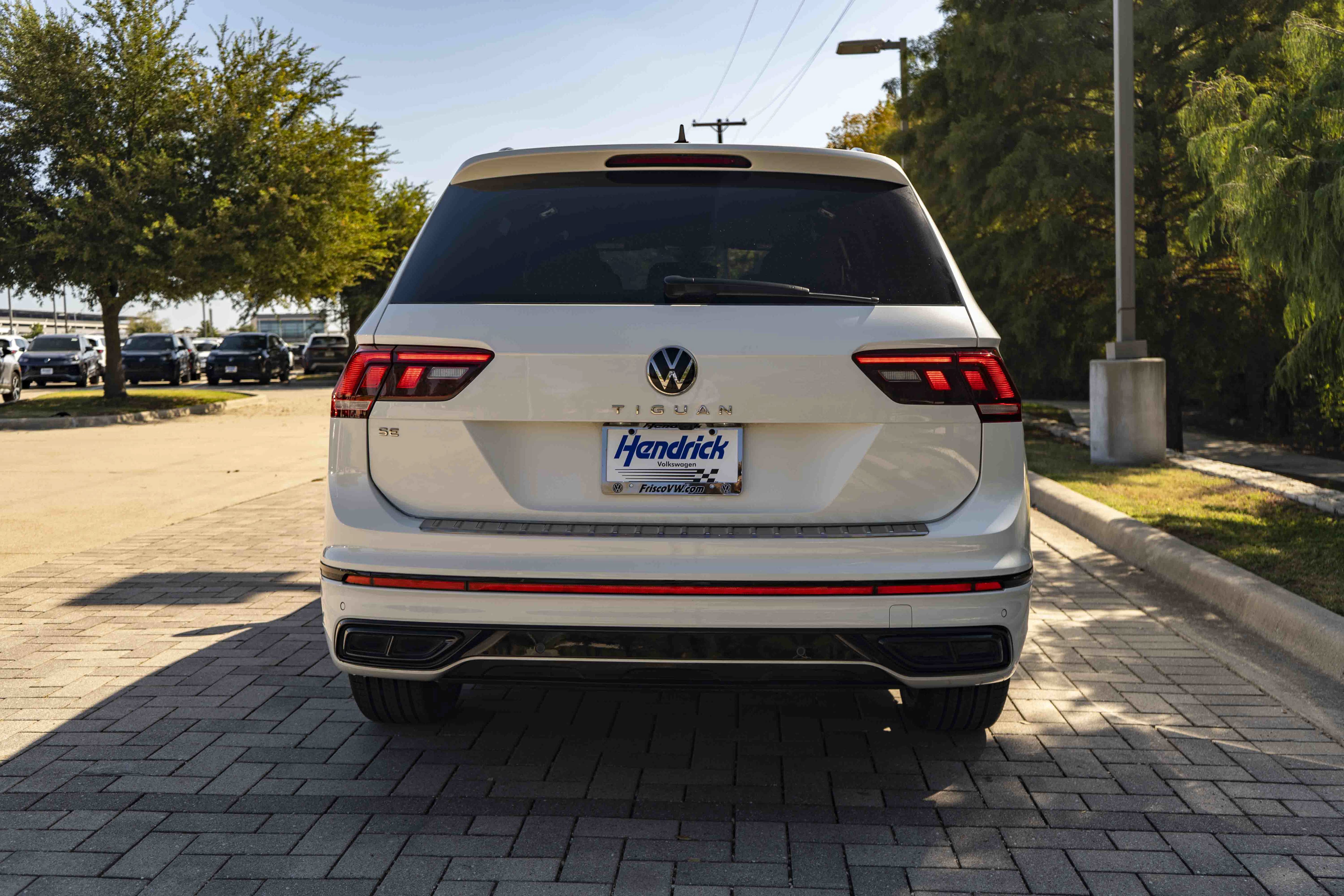 Certified 2022 Volkswagen Tiguan SE R-Line FWD image 7