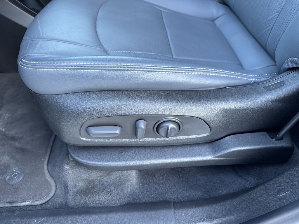 Used 2023 Buick Enclave Essence w/ Experience Buick Package image 12