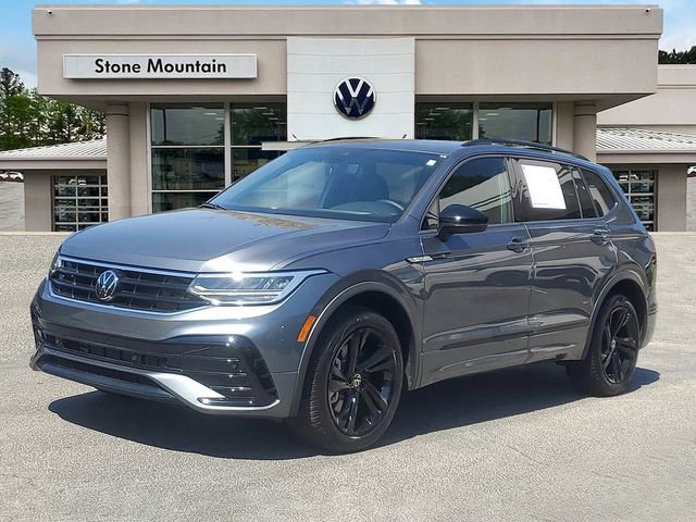 Certified 2024 Volkswagen Tiguan SE R-Line image 1
