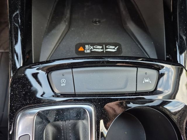 Used 2026 Chevrolet Trax LT w/ Sunroof Package FWD image 24