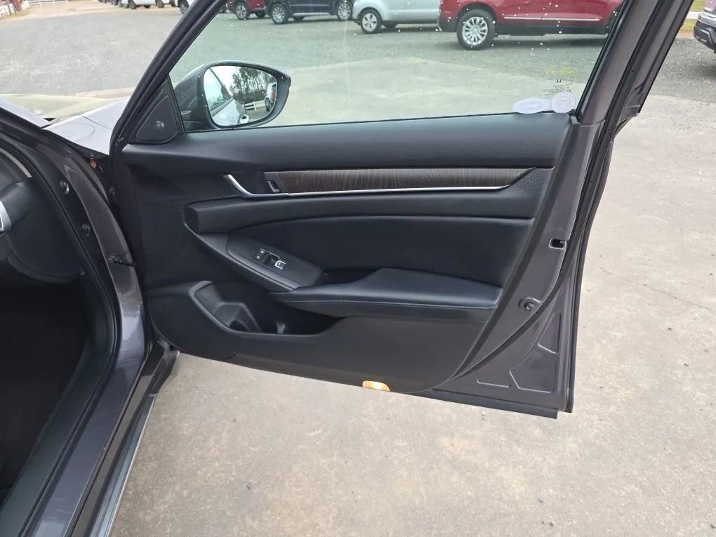 Used 2018 Honda Accord Touring image 56
