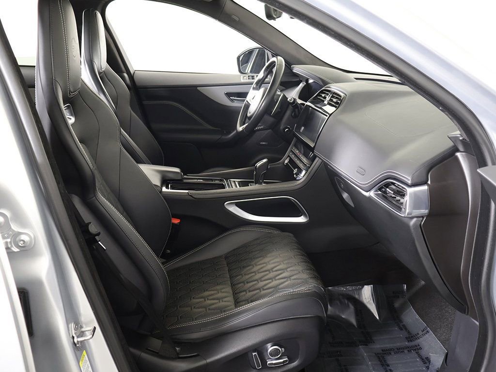 Used 2020 Jaguar F-PACE SVR image 33