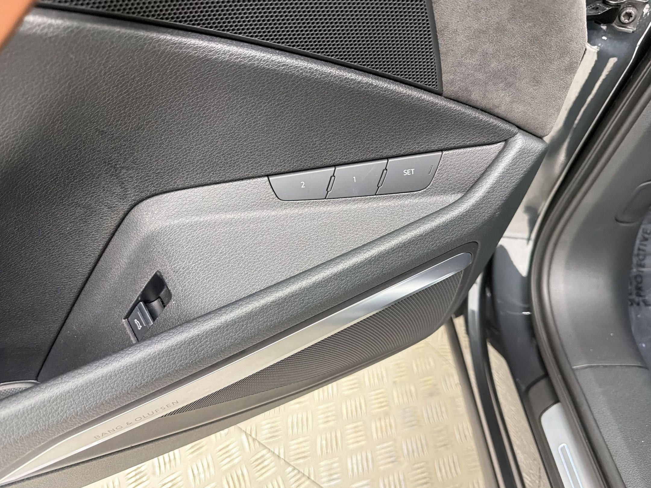 Used 2019 Audi e-tron Prestige w/ Prestige Package AWD/4WD image 30