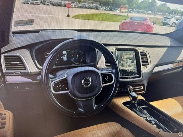 Used 2019 Volvo XC90 T6 Momentum w/ Advanced Package AWD/4WD image 3